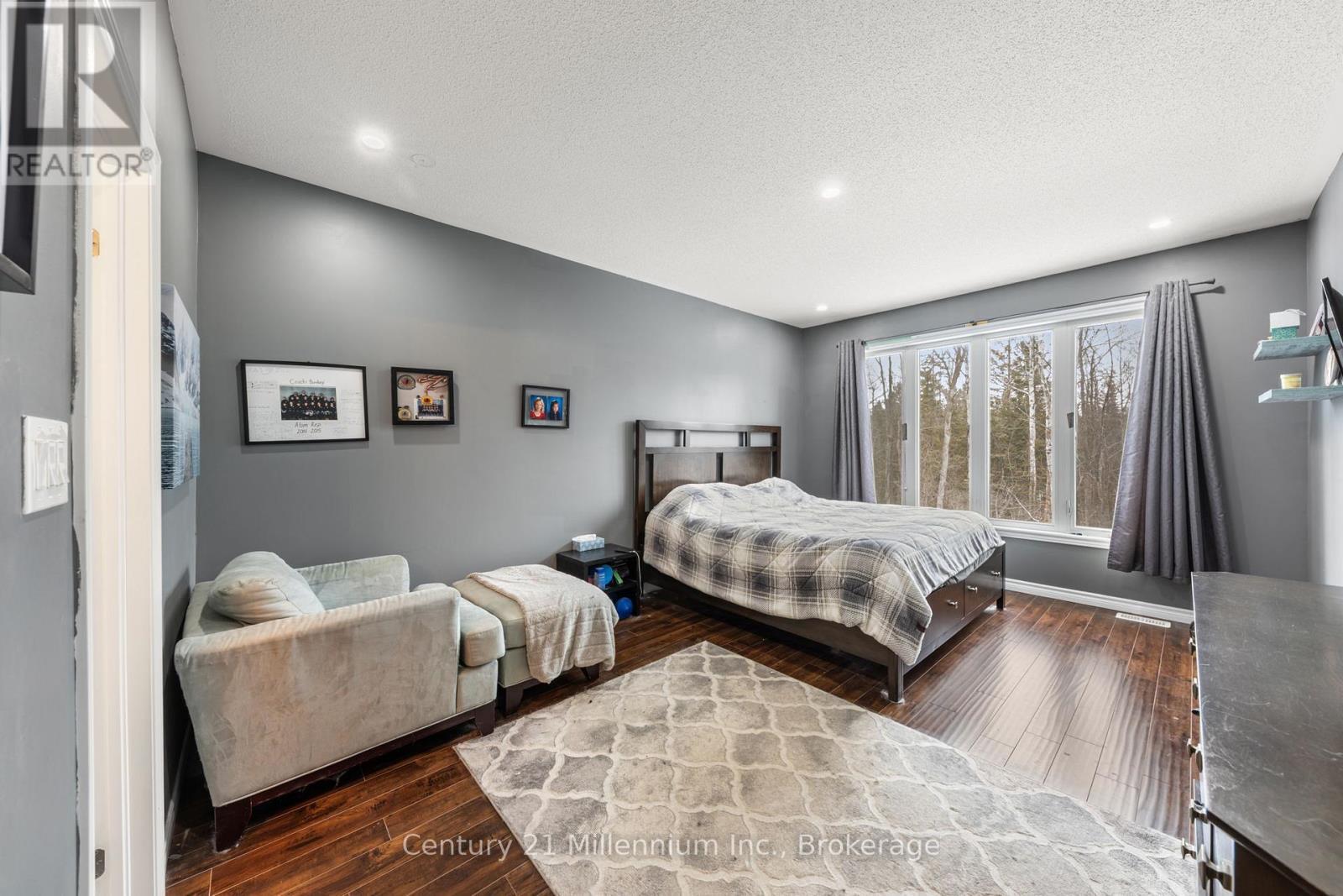 117 Allegra Drive, Wasaga Beach, ON - Indoor Photo Showing Bedroom