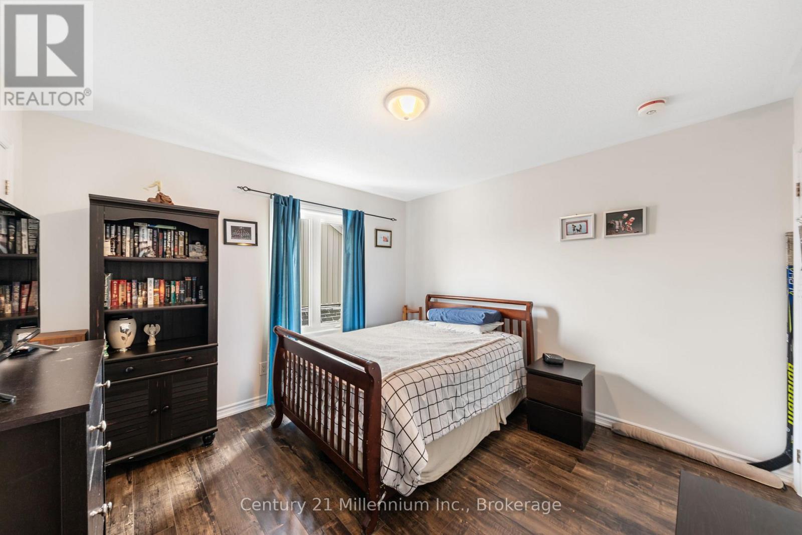 117 Allegra Drive, Wasaga Beach, ON - Indoor Photo Showing Bedroom