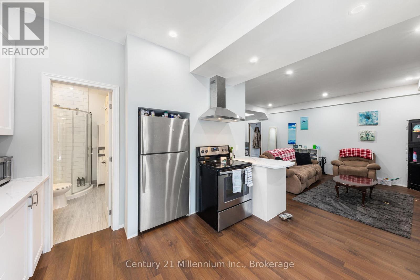 117 Allegra Drive, Wasaga Beach, ON - Indoor Photo Showing Kitchen