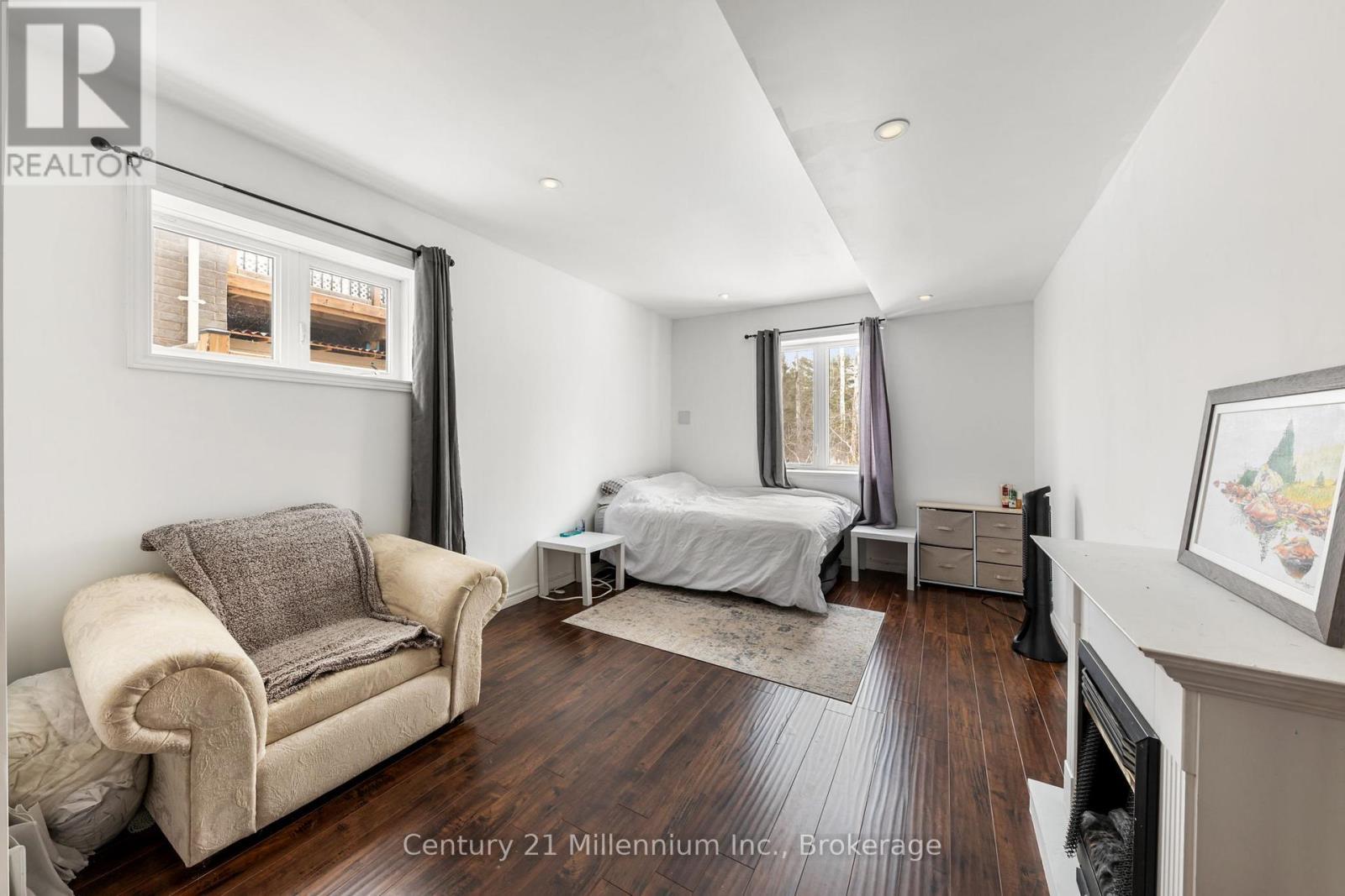 117 Allegra Drive, Wasaga Beach, ON - Indoor Photo Showing Bedroom