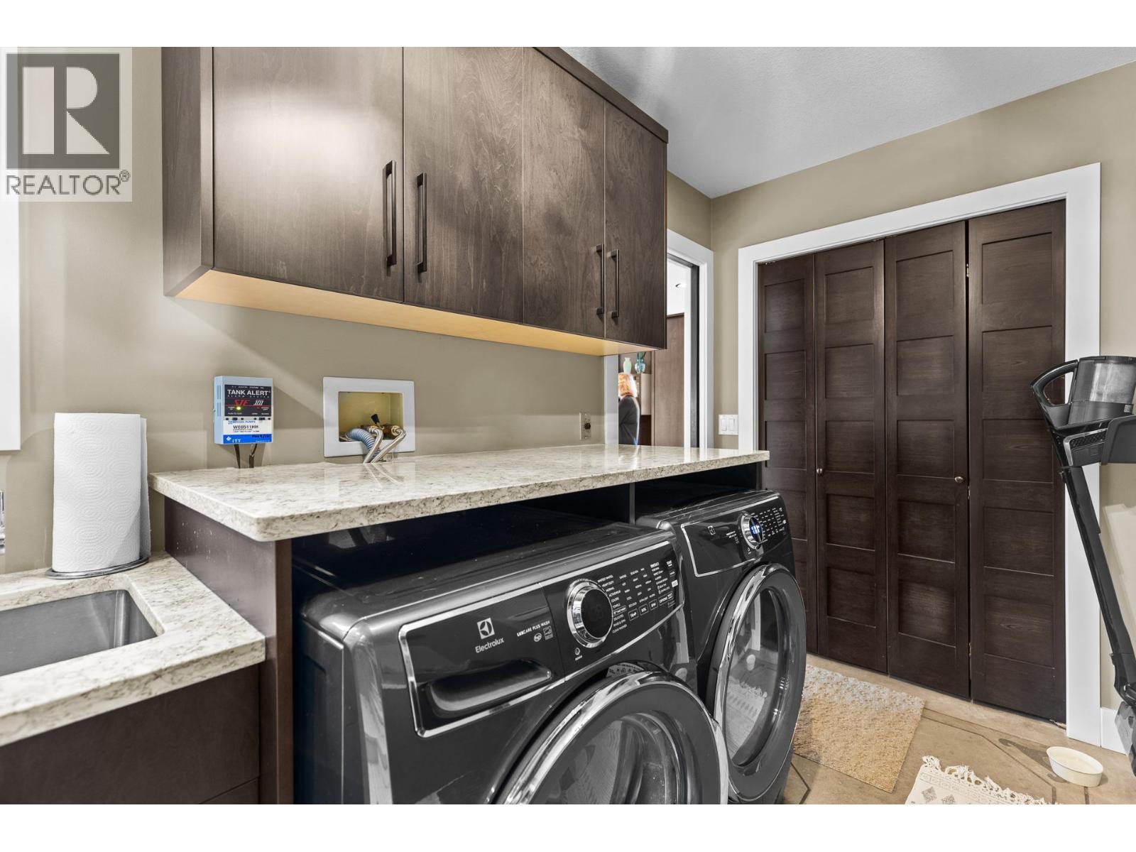 9900 Eastside Road Unit# 3, Vernon, BC - Indoor Photo Showing Laundry Room