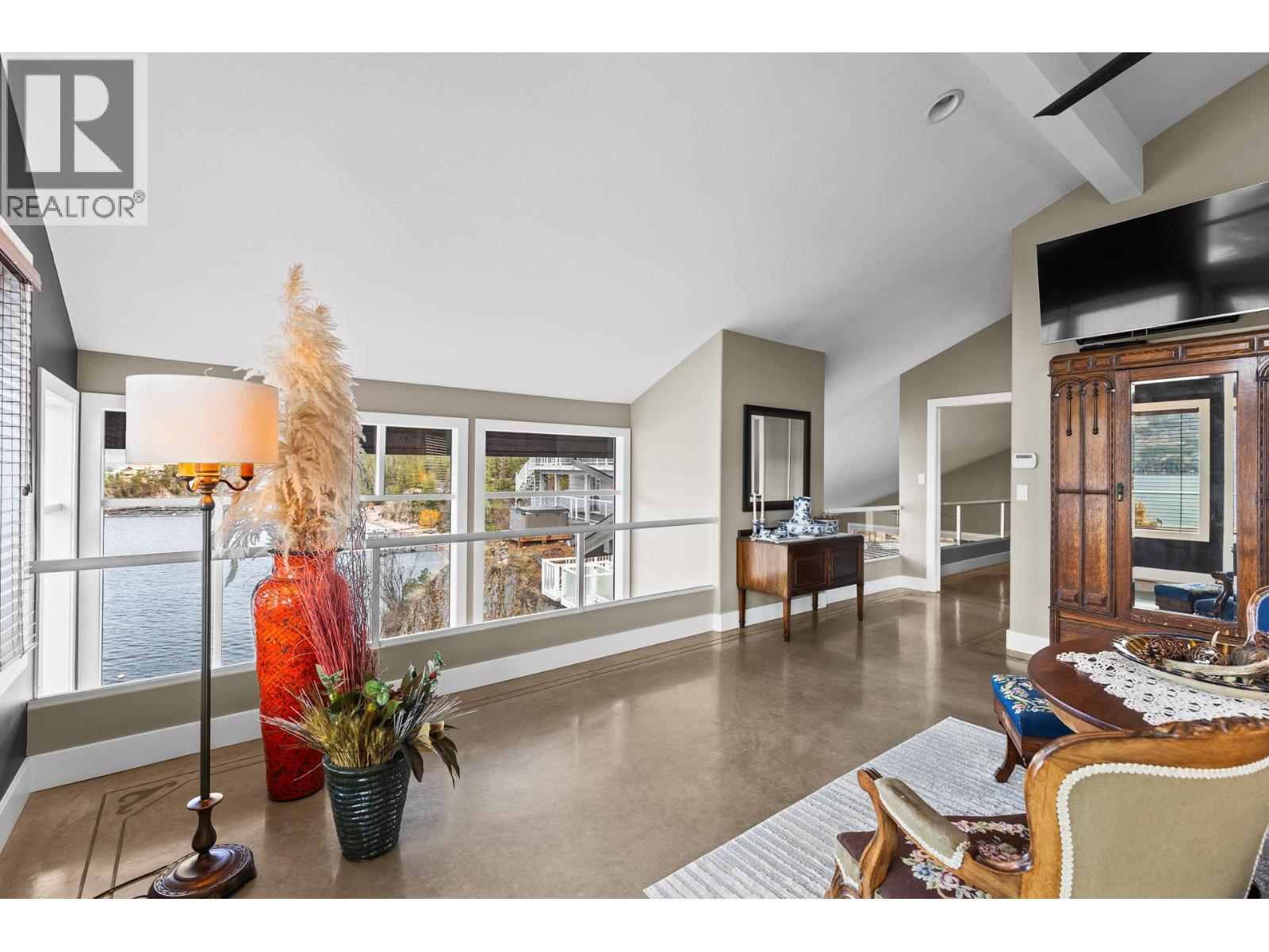 9900 Eastside Road Unit# 3, Vernon, BC - Indoor Photo Showing Living Room