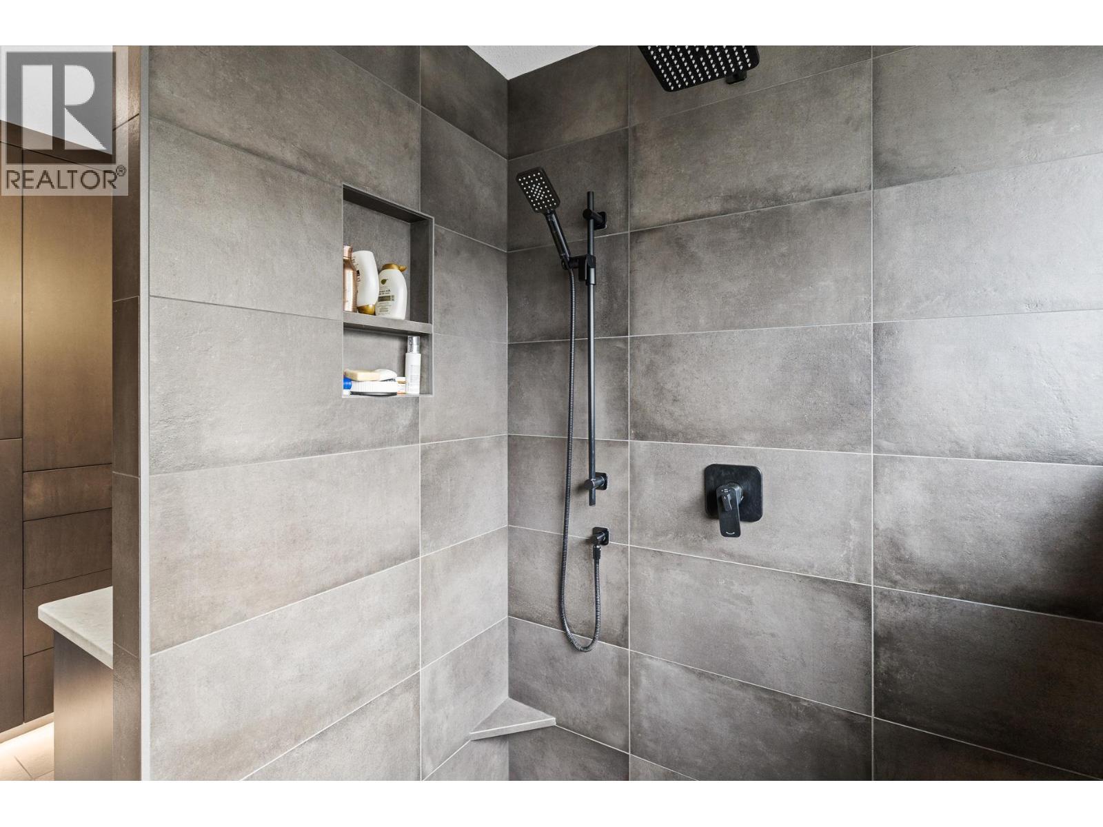 9900 Eastside Road Unit# 3, Vernon, BC - Indoor Photo Showing Bathroom