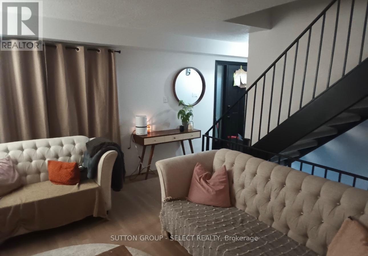 74 - 70 Fiddlers Green Road, London North (North P), ON - Indoor