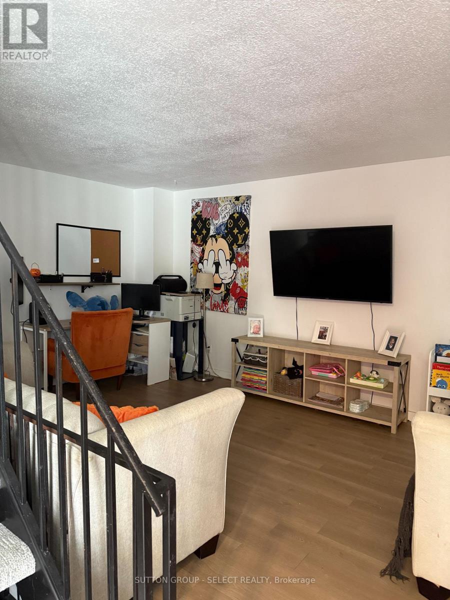 74 - 70 Fiddlers Green Road, London North (North P), ON - Indoor