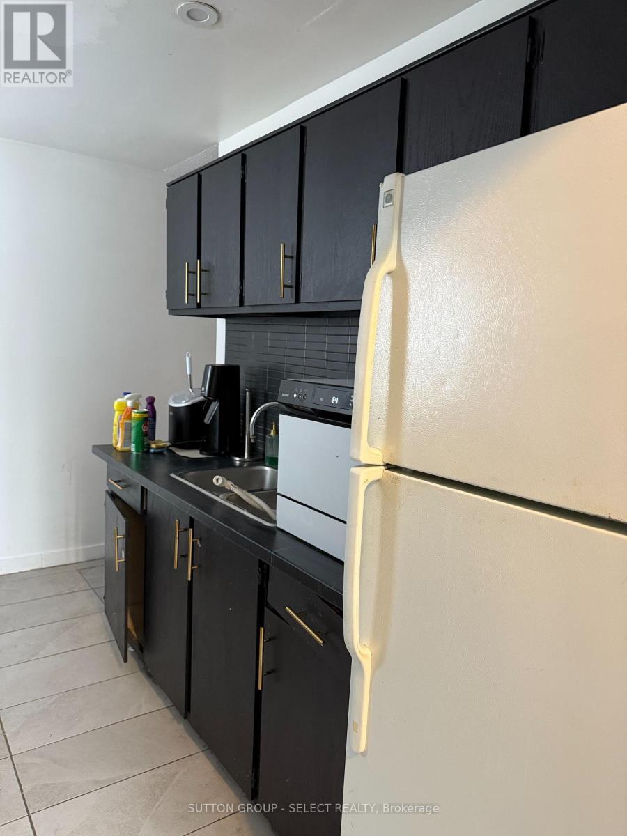 74 - 70 Fiddlers Green Road, London North (North P), ON - Indoor Photo Showing Kitchen