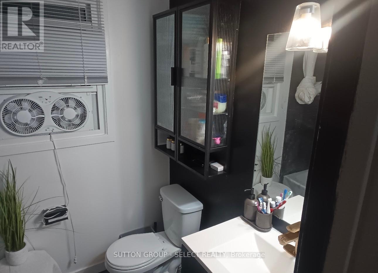 74 - 70 Fiddlers Green Road, London North (North P), ON - Indoor Photo Showing Bathroom