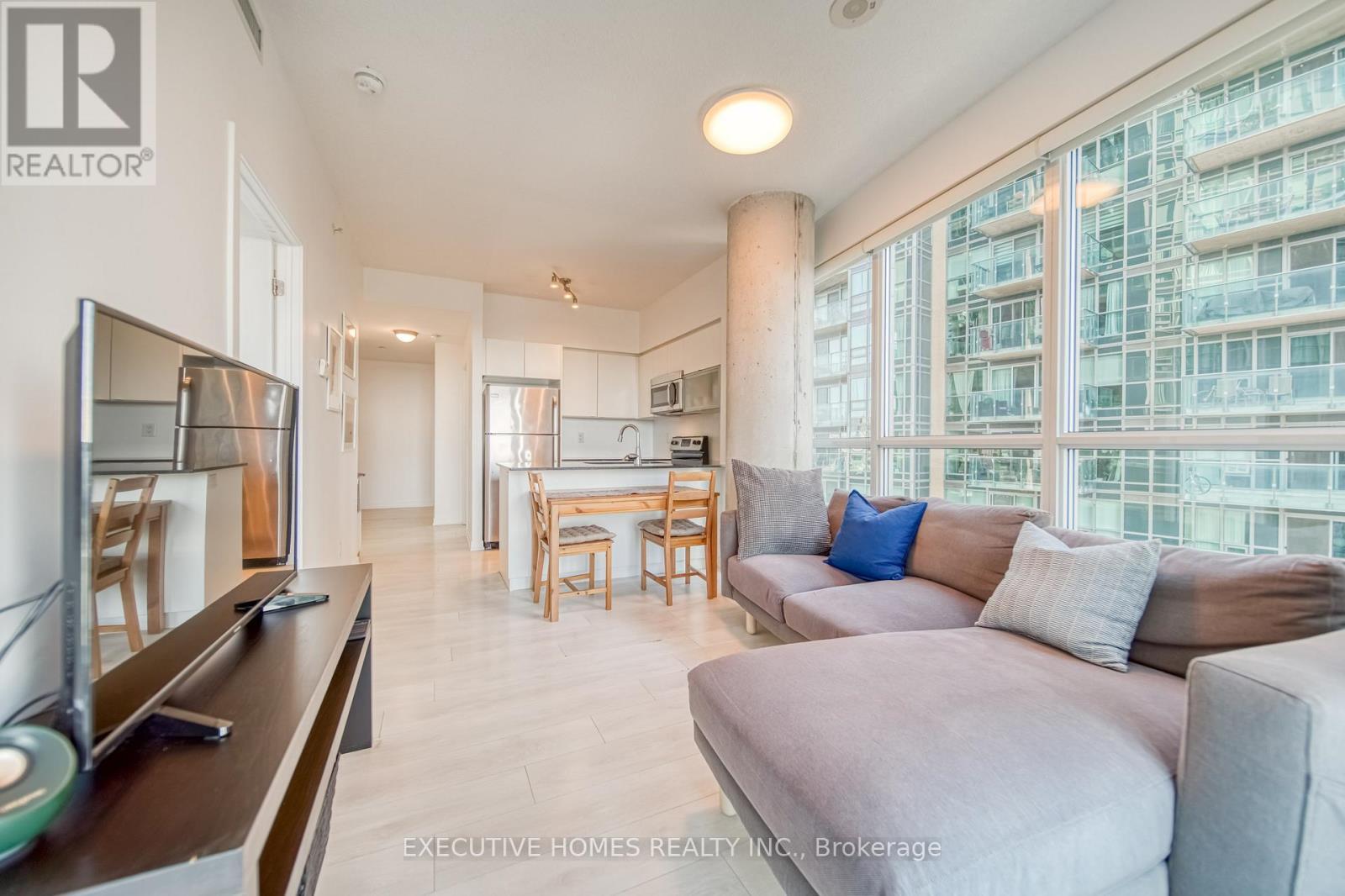 706 - 150 East Liberty Street, Toronto, ON - Indoor Photo Showing Living Room