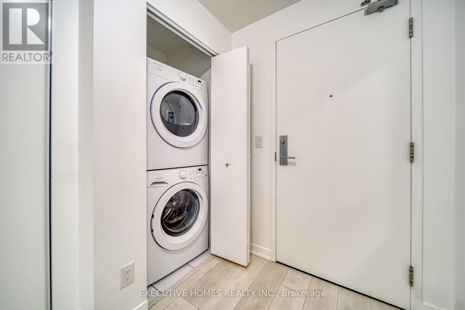 706 - 150 East Liberty Street, Toronto, ON - Indoor Photo Showing Laundry Room