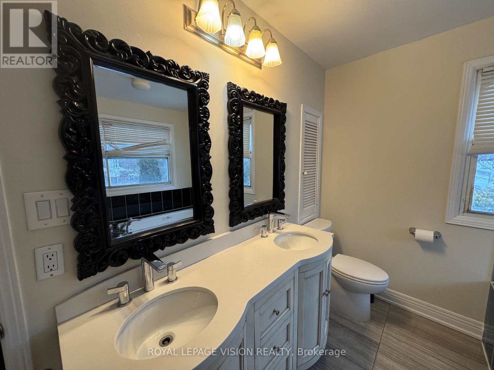 Main - 1200 Maple Gate, Pickering, ON - Indoor Photo Showing Bathroom