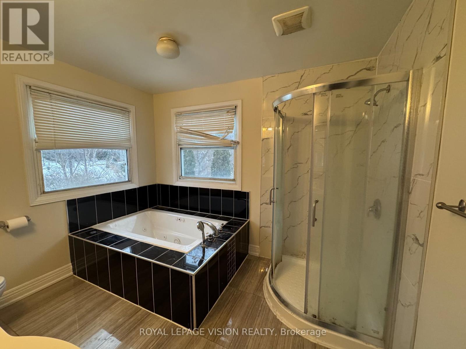 Main - 1200 Maple Gate, Pickering, ON - Indoor Photo Showing Bathroom