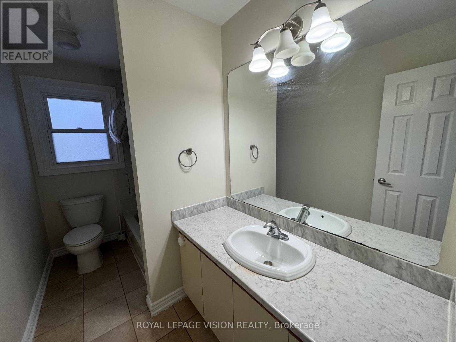Main - 1200 Maple Gate, Pickering, ON - Indoor Photo Showing Bathroom