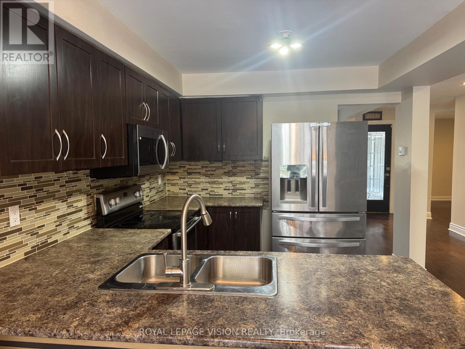 Main - 1200 Maple Gate, Pickering, ON - Indoor Photo Showing Kitchen With Double Sink With Upgraded Kitchen