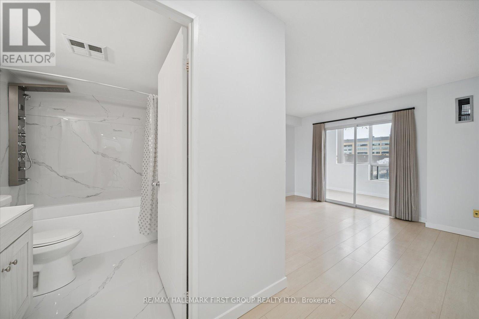 508 - 711 Rossland Road, Whitby, ON - Indoor Photo Showing Bathroom