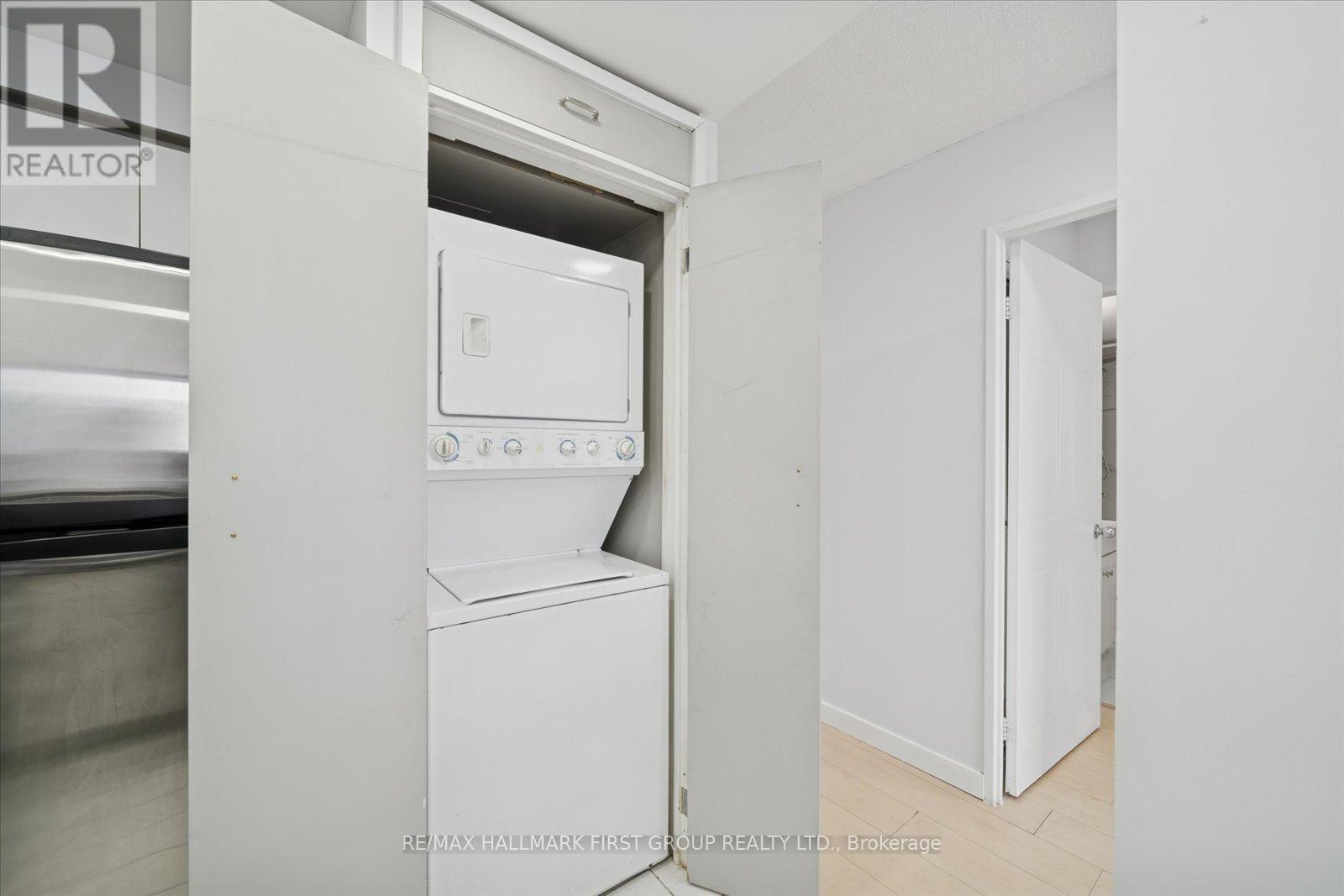 508 - 711 Rossland Road, Whitby, ON - Photo Showing Laundry Room