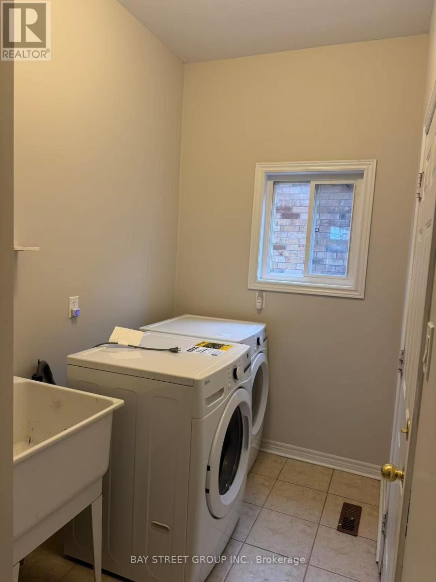 79 Ian Drive, Georgina, ON - Indoor Photo Showing Laundry Room