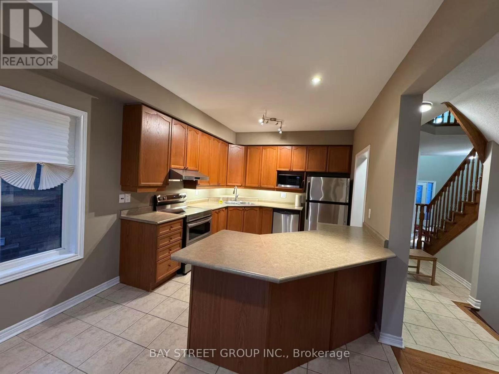 79 Ian Drive, Georgina, ON - Indoor Photo Showing Kitchen