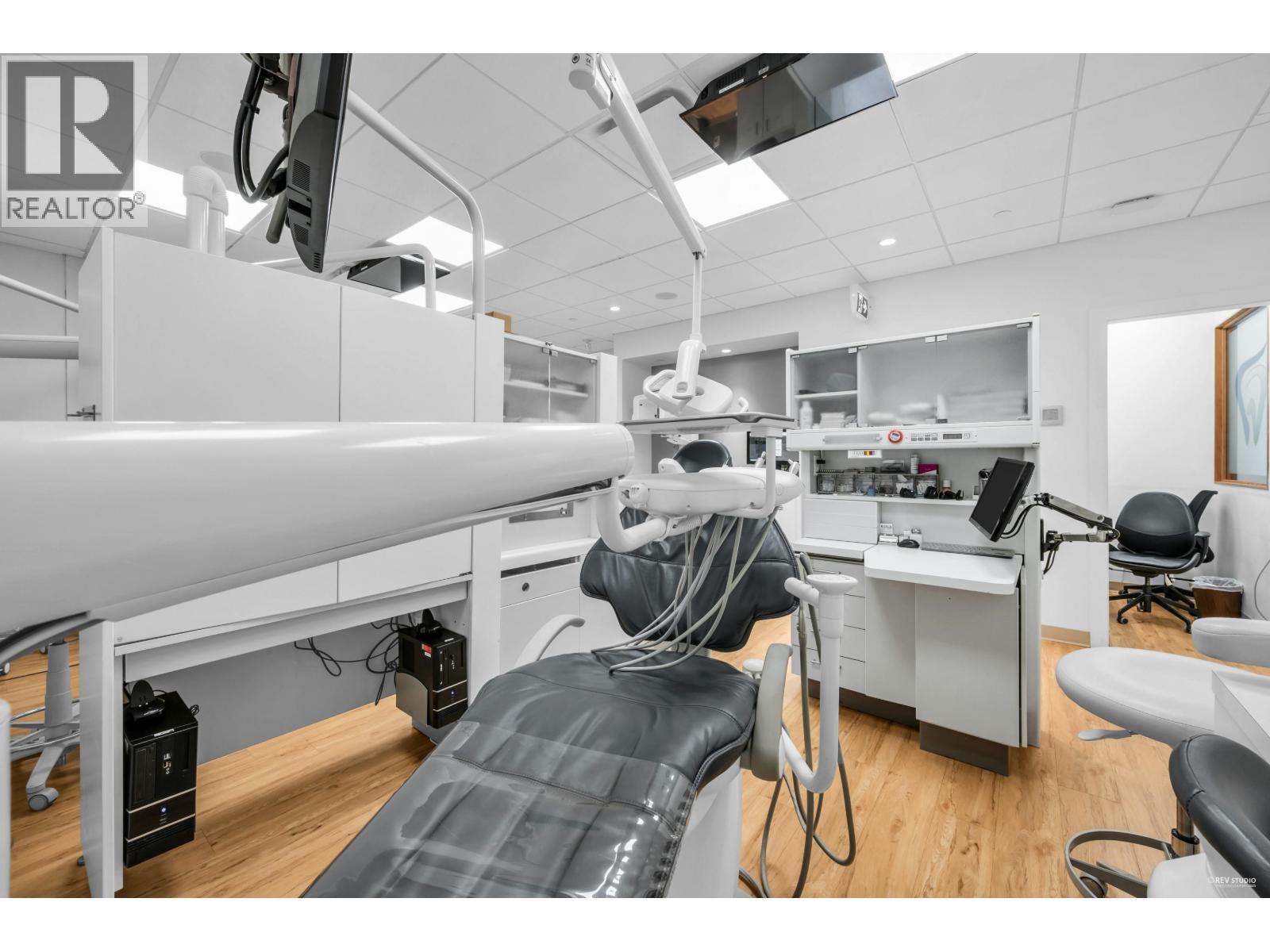 102 1048 Ridgeway Avenue, Coquitlam, BC