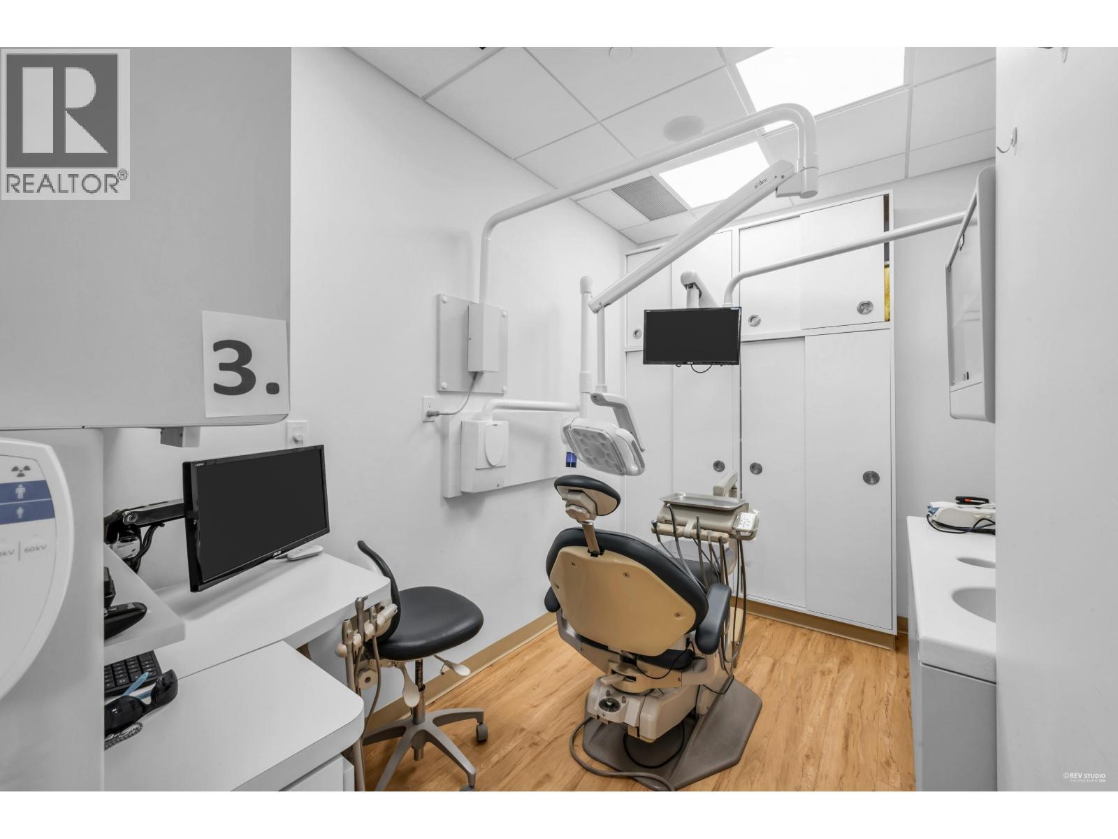 102 1048 Ridgeway Avenue, Coquitlam, BC