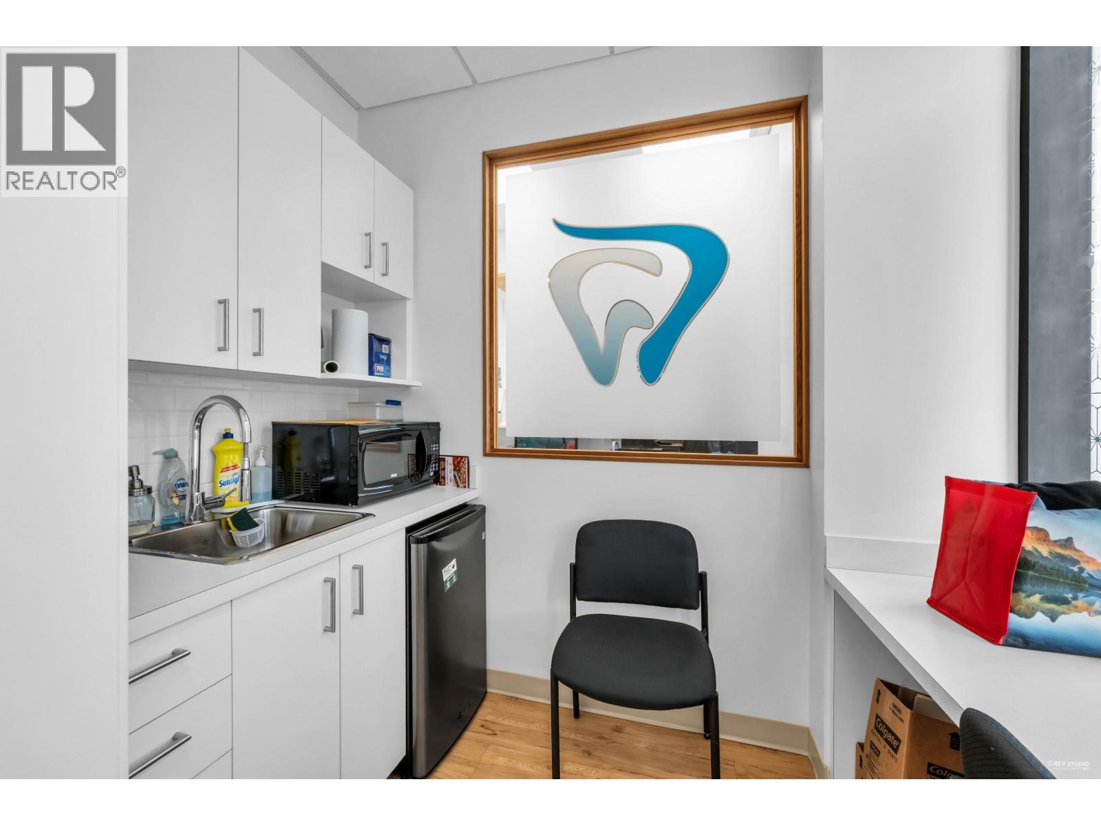 102 1048 Ridgeway Avenue, Coquitlam, BC