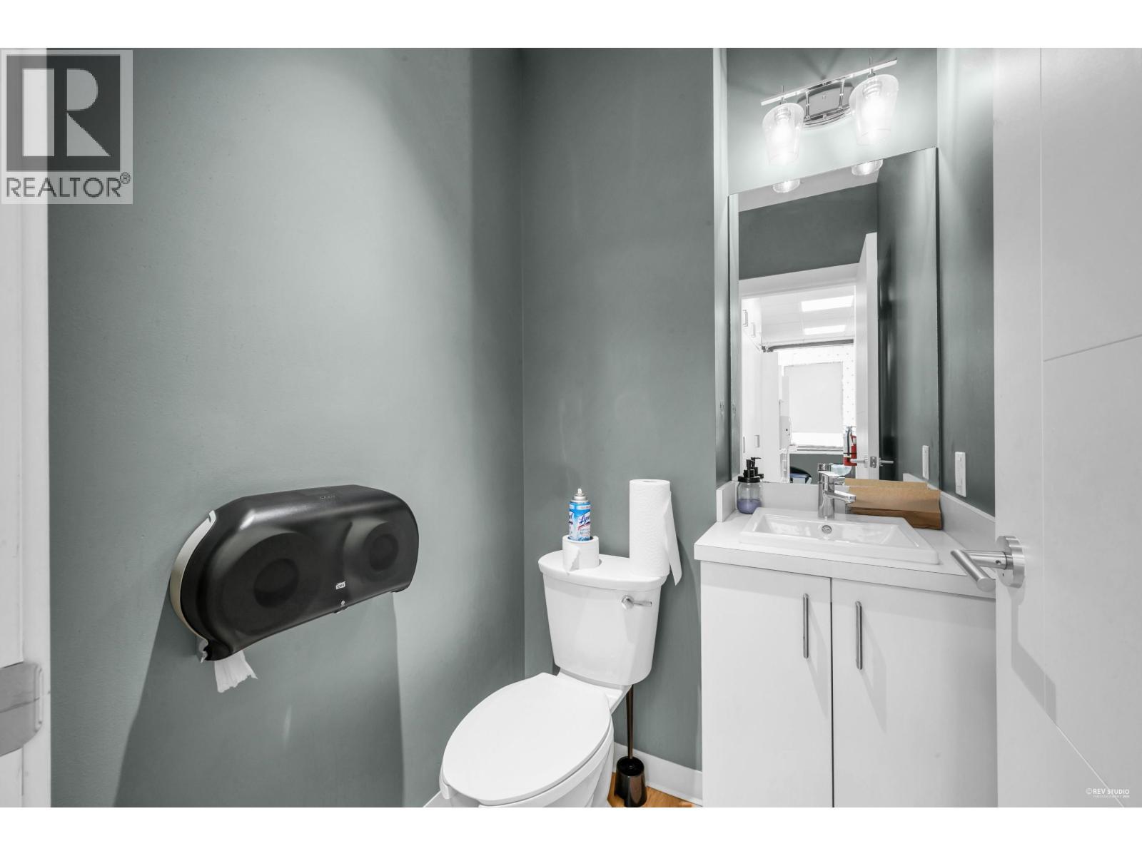 102 1048 Ridgeway Avenue, Coquitlam, BC