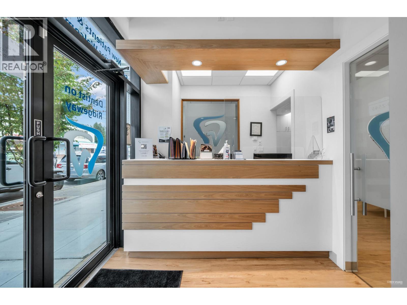 102 1048 Ridgeway Avenue, Coquitlam, BC