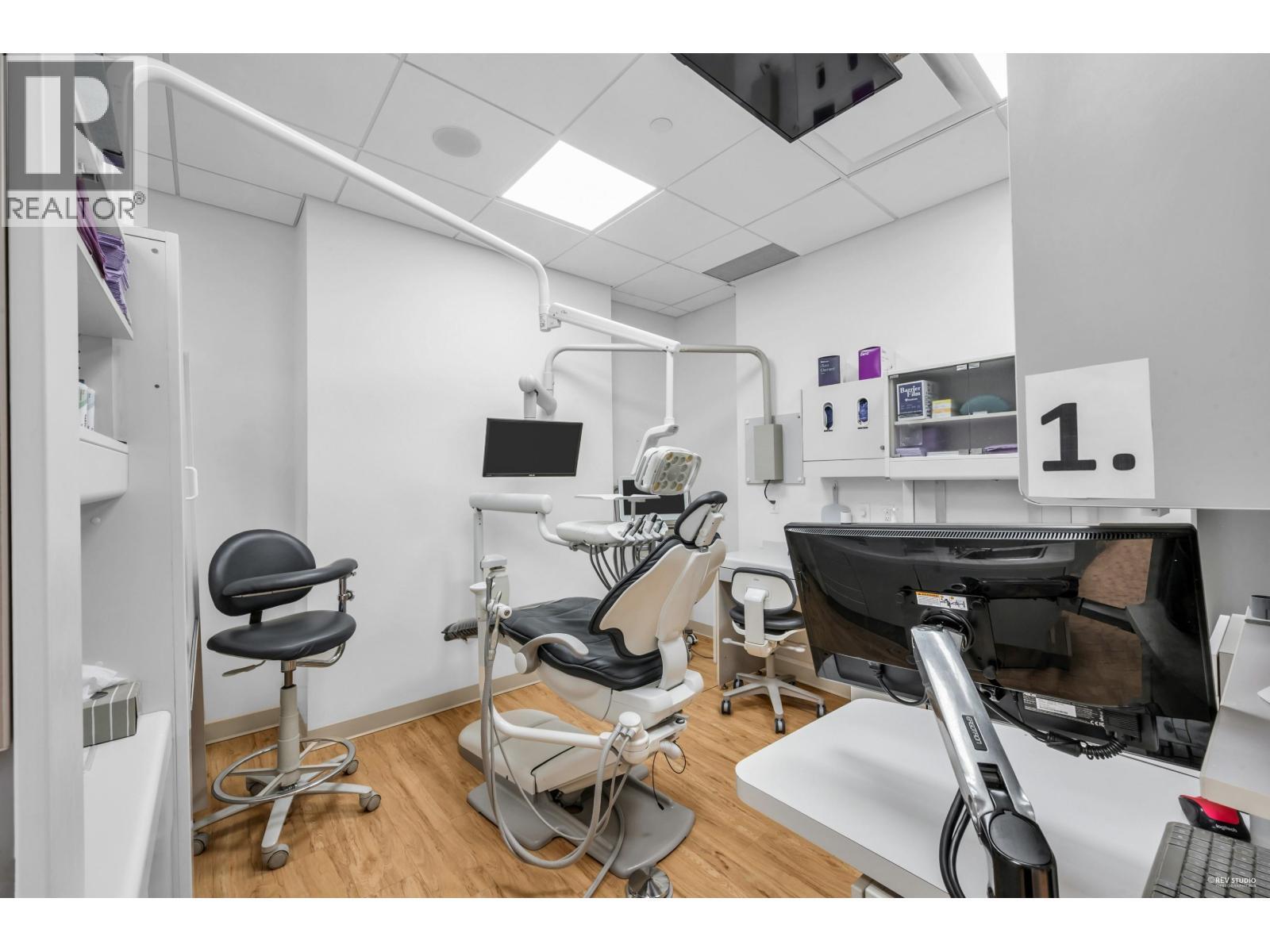 102 1048 Ridgeway Avenue, Coquitlam, BC