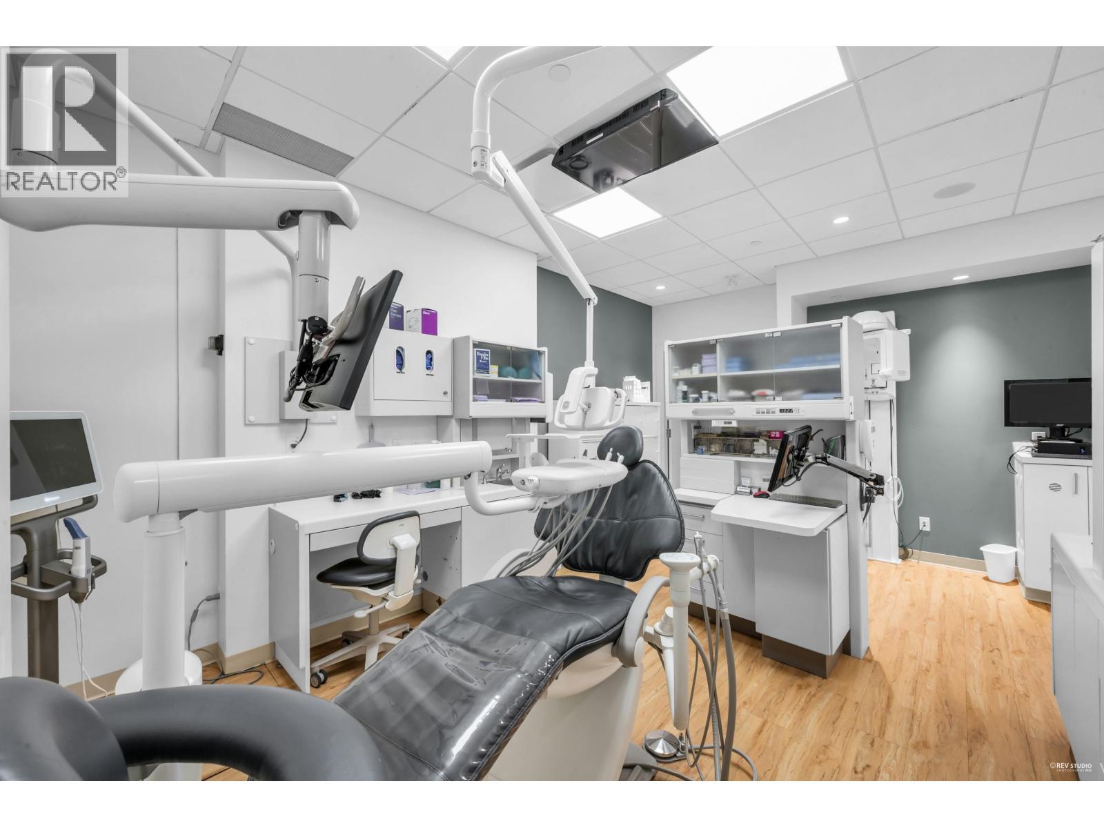 102 1048 Ridgeway Avenue, Coquitlam, BC