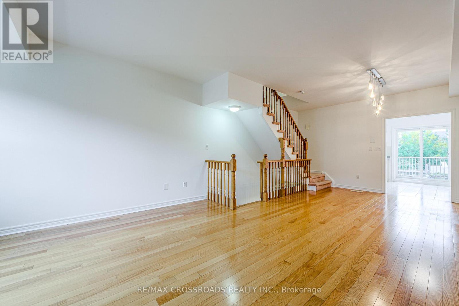 111 Pond Drive, Markham, ON - Indoor Photo Showing Other Room