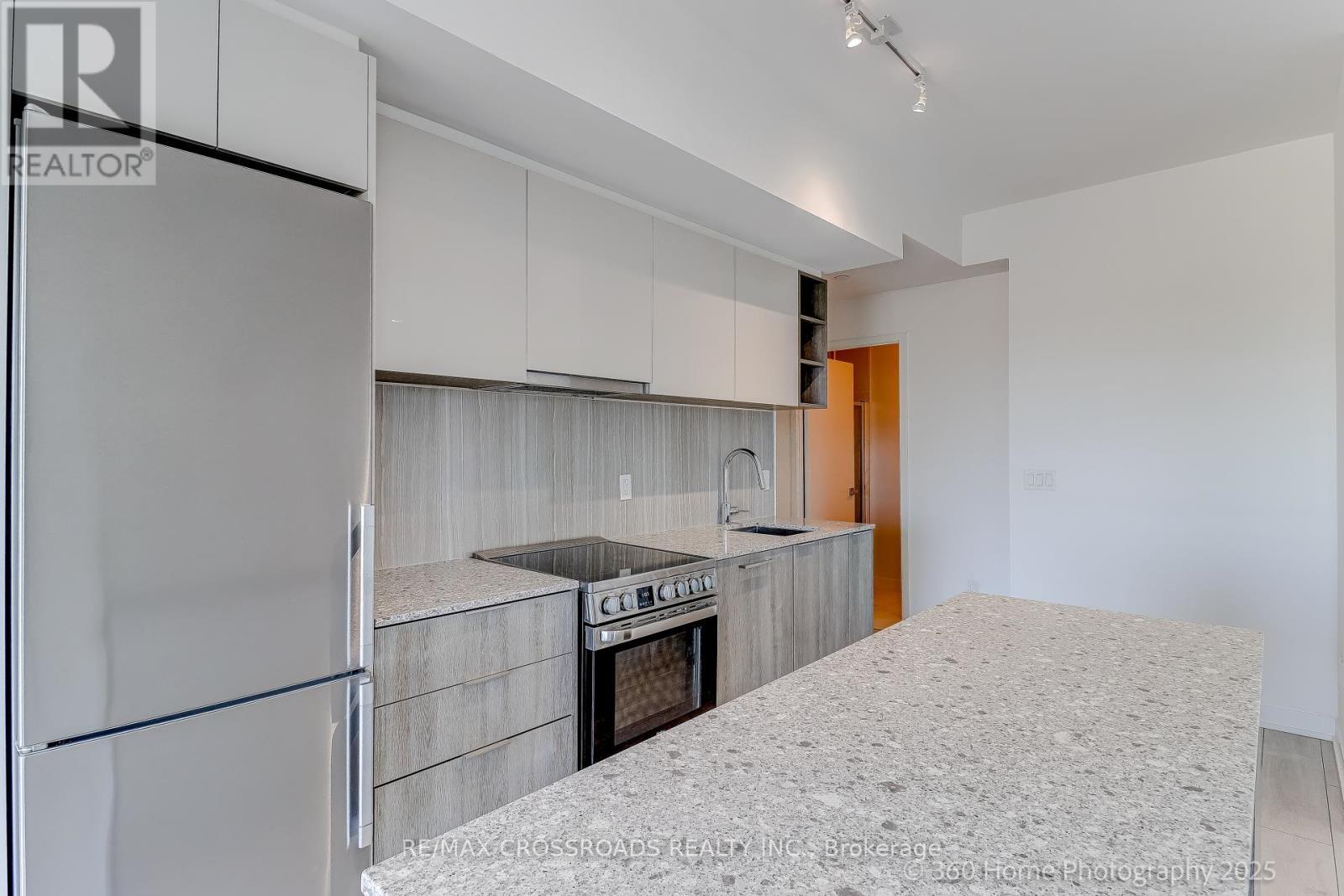 1306 - 31 Tippett Road, Toronto, ON - Indoor Photo Showing Kitchen