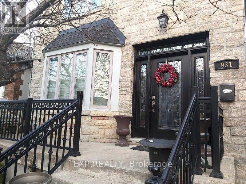 Lower - 931 Pape Avenue, Toronto, ON - Outdoor