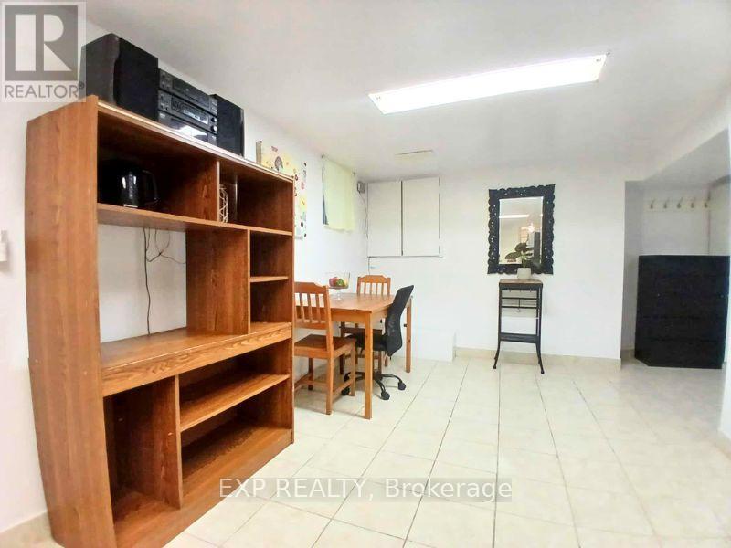 Lower - 931 Pape Avenue, Toronto, ON - Indoor