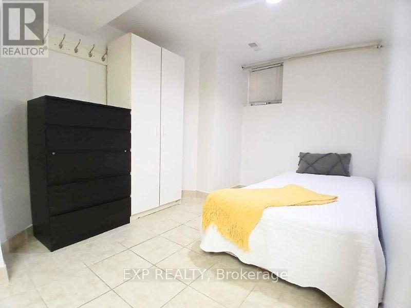 Lower - 931 Pape Avenue, Toronto, ON - Indoor Photo Showing Bedroom