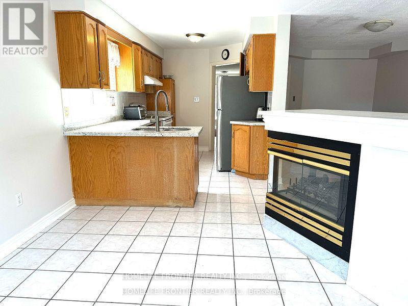 Breakfast Area/Kitchen - 210 Kimono Crescent, Richmond Hill, ON - Indoor Photo Showing Kitchen