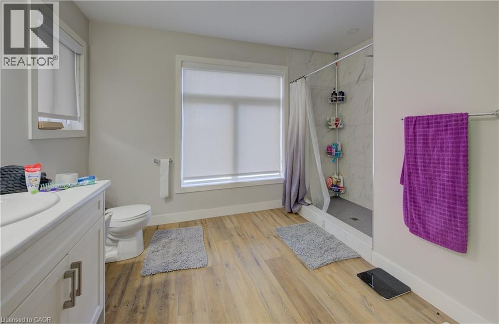33 Second Avenue Unit# A, Kitchener, ON - Indoor Photo Showing Bathroom