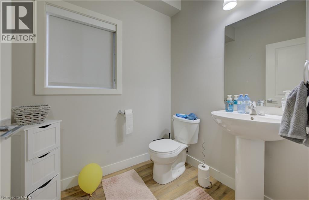 33 Second Avenue Unit# A, Kitchener, ON - Indoor Photo Showing Bathroom