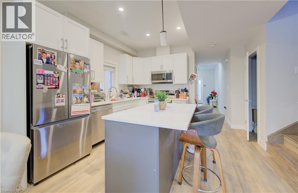 33 Second Avenue Unit# A, Kitchener, ON - Indoor Photo Showing Kitchen With Upgraded Kitchen