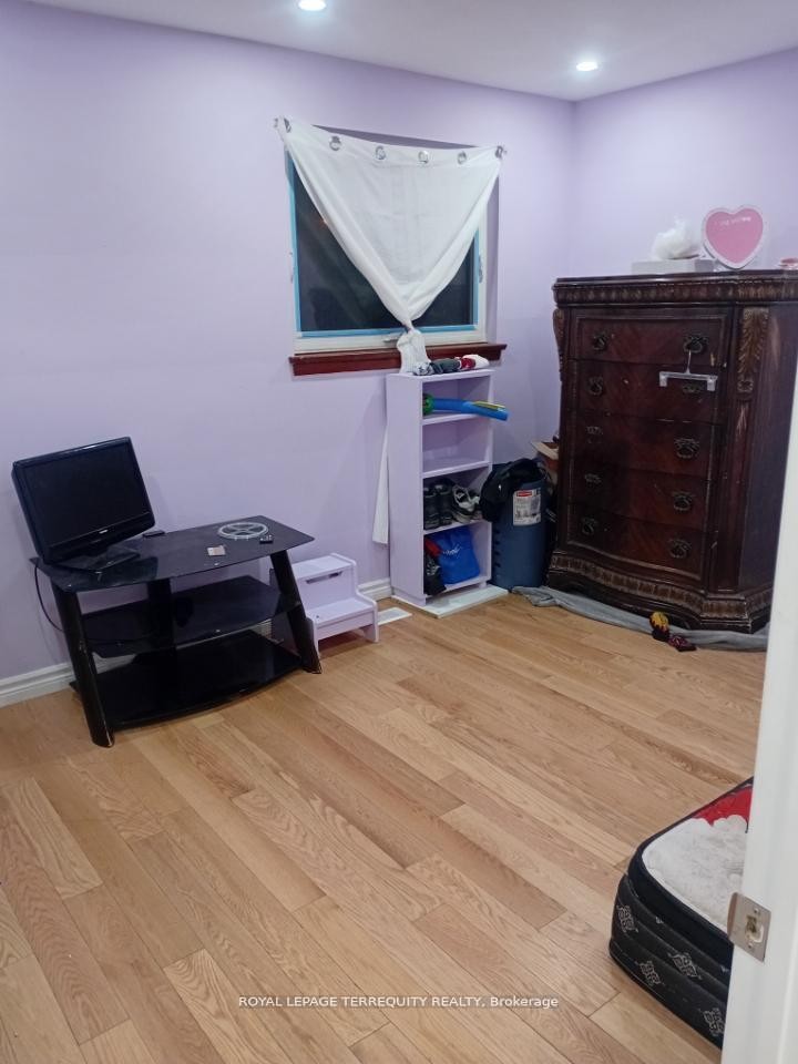 39 Earlton Road, Toronto, ON - Indoor