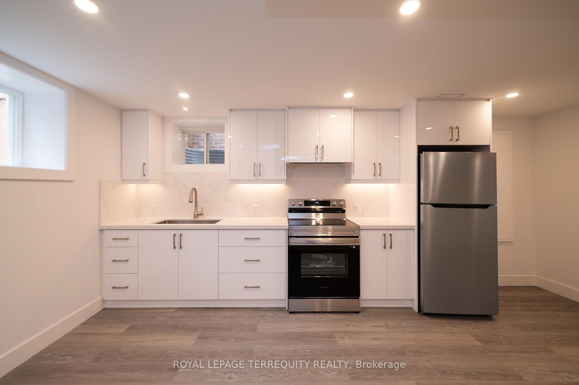 Basement-296 Sixteen Mile Drive, Oakville, ON - Indoor Photo Showing Kitchen