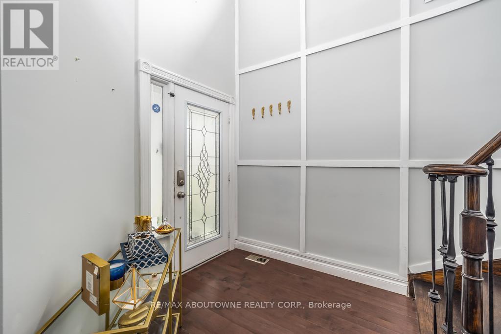 14 Sable Drive, Hamilton, ON - Indoor Photo Showing Other Room