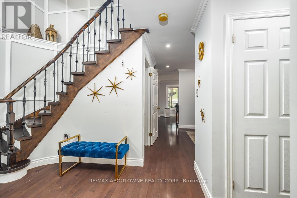 14 Sable Drive, Hamilton, ON - Indoor Photo Showing Other Room