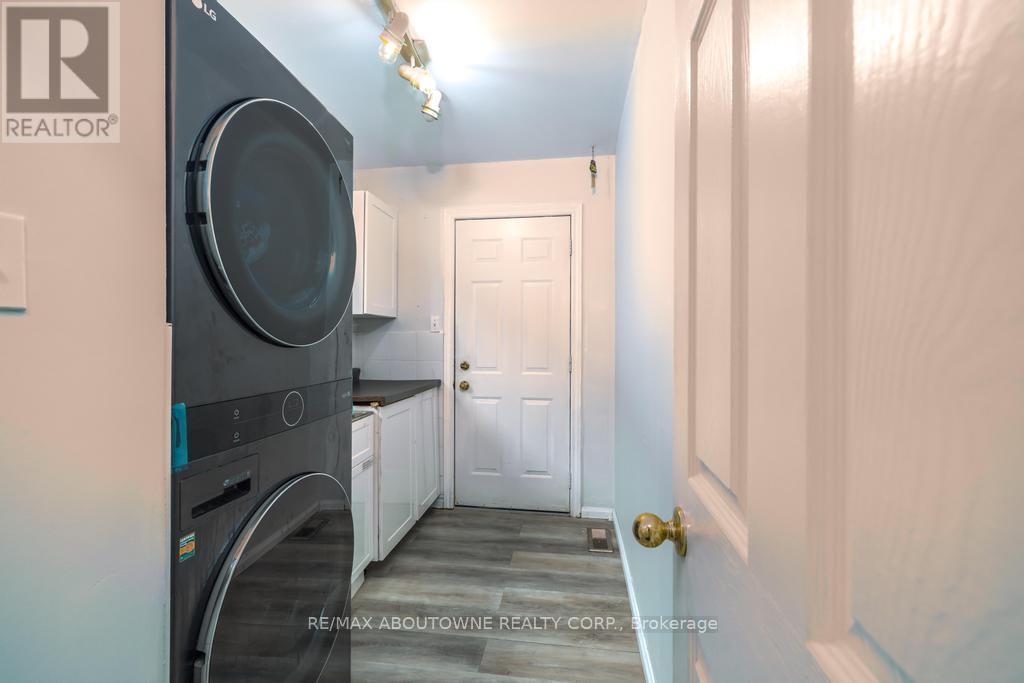 14 Sable Drive, Hamilton, ON - Indoor Photo Showing Laundry Room
