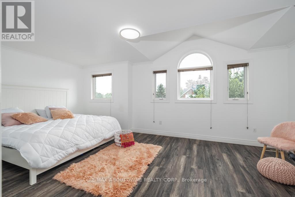 14 Sable Drive, Hamilton, ON - Indoor Photo Showing Bedroom