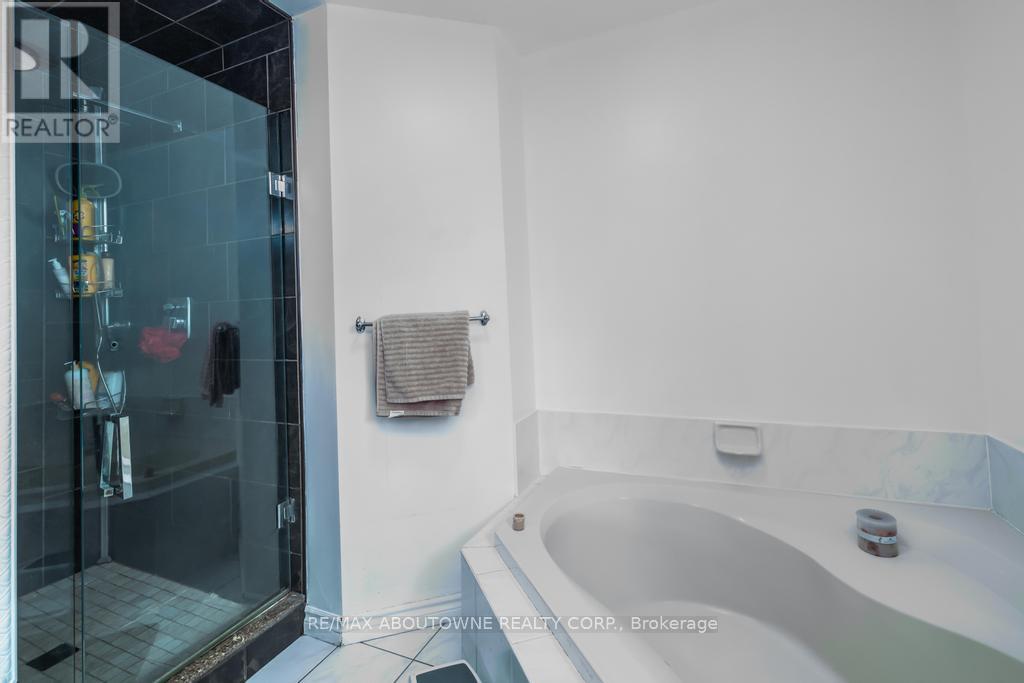 14 Sable Drive, Hamilton, ON - Indoor Photo Showing Bathroom