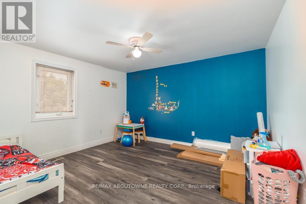 14 Sable Drive, Hamilton, ON - Indoor Photo Showing Bedroom