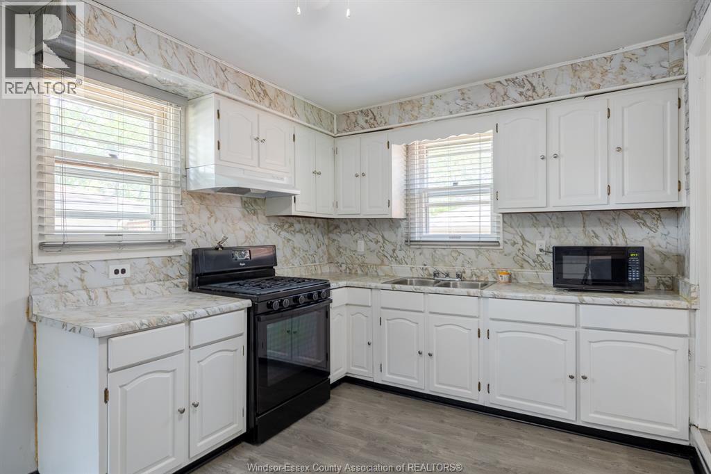 1239 Mcewan Avenue, Windsor, ON - Indoor Photo Showing Kitchen With Double Sink