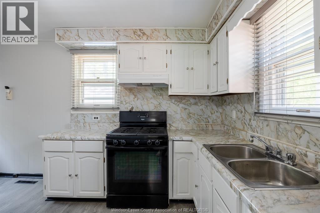 1239 Mcewan Avenue, Windsor, ON - Indoor Photo Showing Kitchen With Double Sink