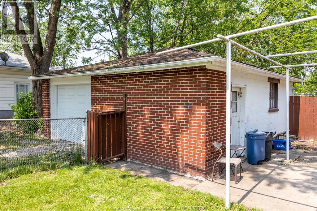 1239 Mcewan Avenue, Windsor, ON - Outdoor With Exterior