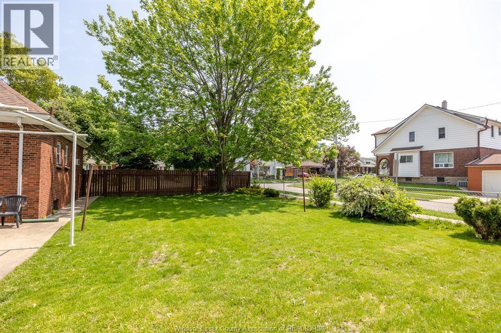 1239 Mcewan Avenue, Windsor, ON - Outdoor