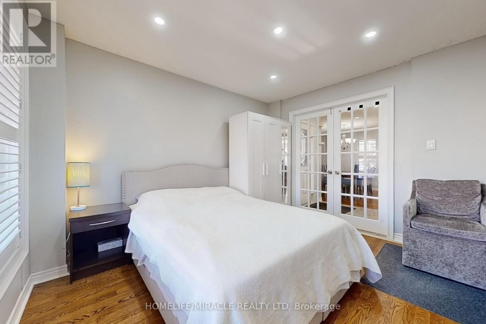 1012 Gordon Heights, Milton, ON - Indoor Photo Showing Bedroom